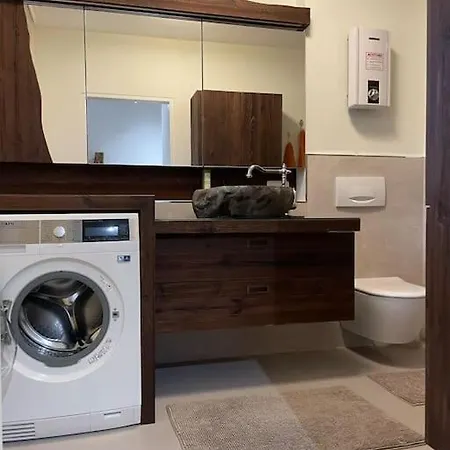 Seenaehe Mit Gratis Tiefgaragenplatz アパート ゼーヴァルヒェン